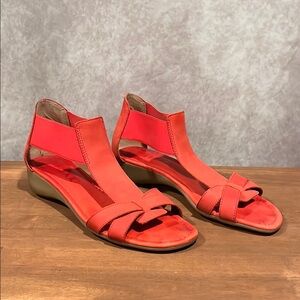 The Flexx Band Together comfort walking sandal t-strap red size 10